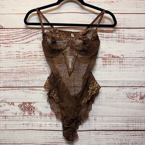 Victoria’s Secret Lace Underwire Teddy Bodysuit